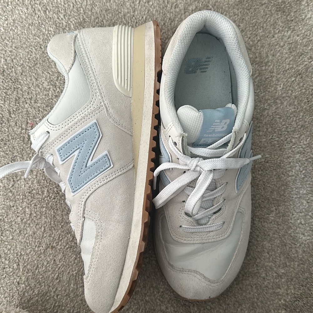 New balance sneakers. Womens size 10